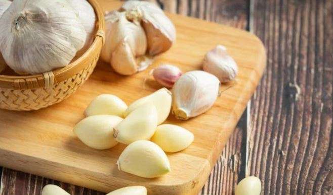 अल्कोहलसहित यी तीन चीजसँग झुक्किएर पनि नखानुहोस् लसुन