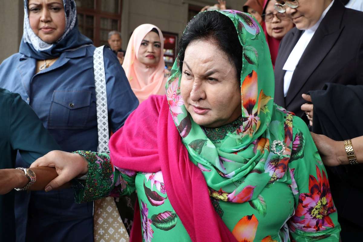 भ्रष्टाचार मुद्दामा जेलमा रहेका मलेसियाका पूर्व प्रधानमन्त्रीकी पत्नीलाई एक दर्जनभन्दा बढी आरोपमा सफाइ