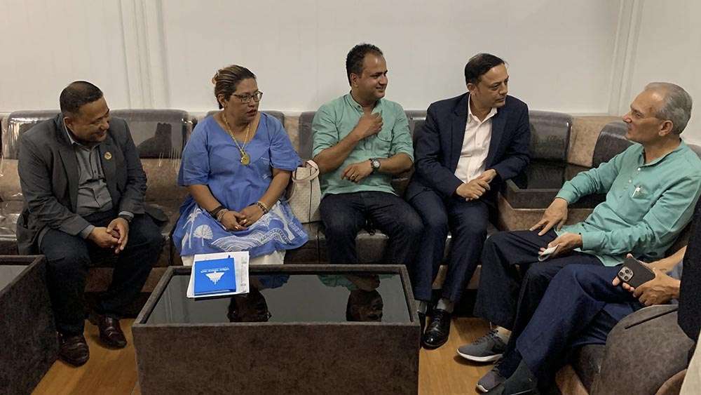 रास्वपाको हस्ताक्षर अभियानमा डा. बाबुराम भट्टराईको साथ