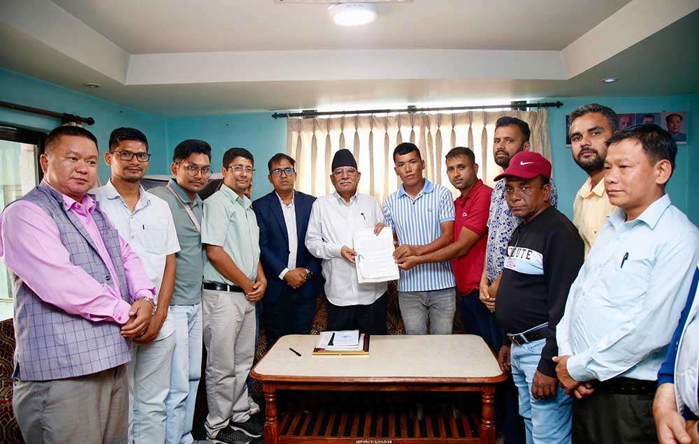 हेटौडा सिमेन्ट उद्योगको समस्या समाधान गर्न पहल गर्ने प्रचण्डको प्रतिबद्धता