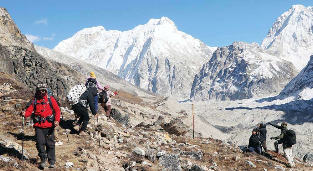 बर्सेनि बढ्दै कञ्चनजङ्घामा पर्यटक