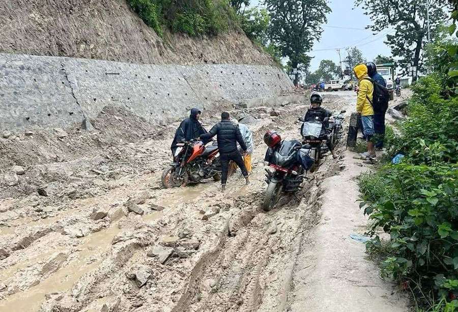 तीन वर्षदेखि धुलिखेल–खावा खण्डमा यात्रा गर्न सास्ती