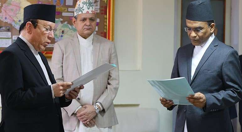 नवनियुक्त गभर्नरले लिए पद तथा गोपनियताको सपथ